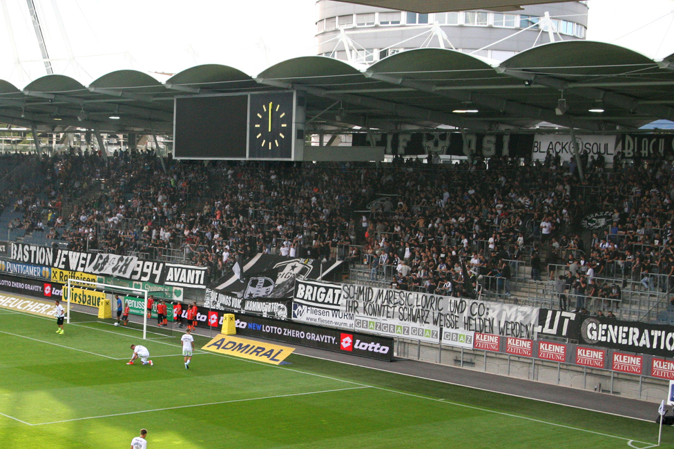 Sturm Graz - Wolfsberg
Oesterreichische Fussball Bundesliga, 4. Runde, SK Sturm Graz - Wolfsberger AC, Stadion Liebenau Graz, 12.08.2017. 

Foto zeigt Fans von Sturm mit einem Spruchband
