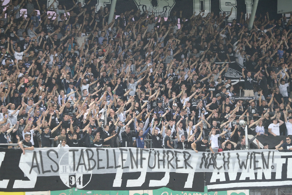 Sturm Graz - Wolfsberg
Oesterreichische Fussball Bundesliga, 4. Runde, SK Sturm Graz - Wolfsberger AC, Stadion Liebenau Graz, 12.08.2017. 

Foto zeigt Fans von Sturm mit einem Spruchband
