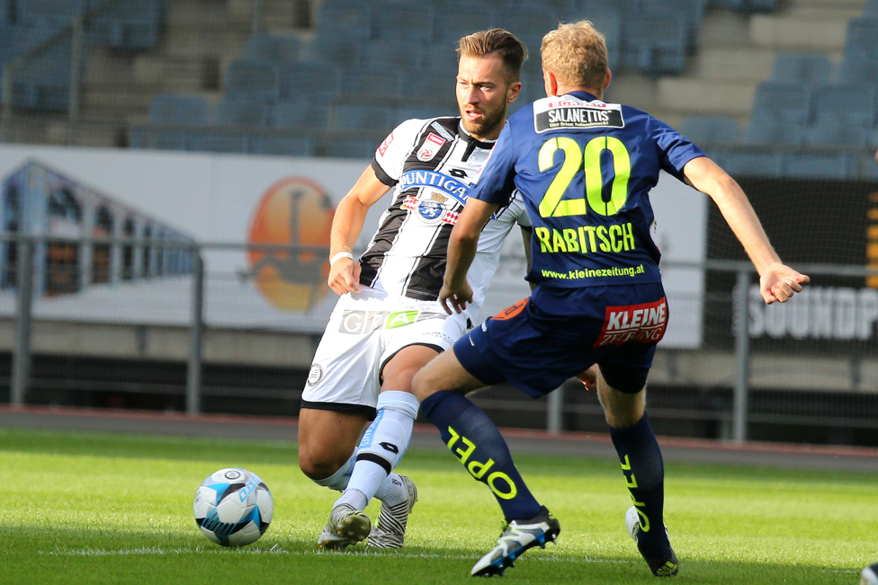 Sturm Graz - Wolfsberg
Oesterreichische Fussball Bundesliga, 4. Runde, SK Sturm Graz - Wolfsberger AC, Stadion Liebenau Graz, 12.08.2017. 

Foto zeigt Peter Zulj (Sturm) und Christoph Rabitsch (Wolfsberg)
