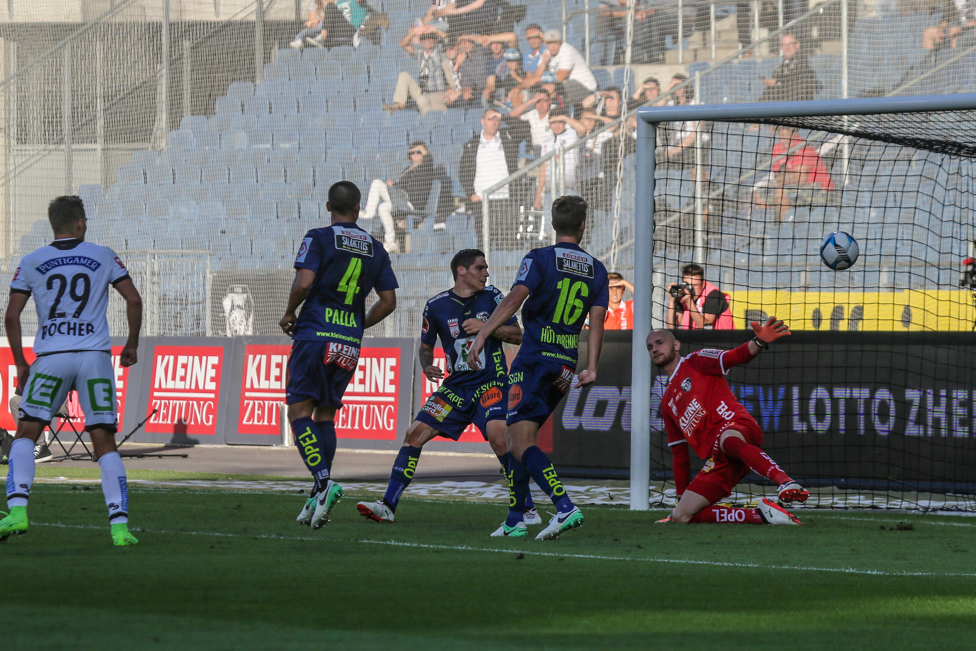 Sturm Graz - Wolfsberg
Oesterreichische Fussball Bundesliga, 4. Runde, SK Sturm Graz - Wolfsberger AC, Stadion Liebenau Graz, 12.08.2017. 

Foto zeigt Thorsten Roecher (Sturm), Stephan Palla (Wolfsberg), Boris Huettenbrenner (Wolfsberg) und Alexander Kofler (Wolfsberg)
Schlüsselwörter: tor