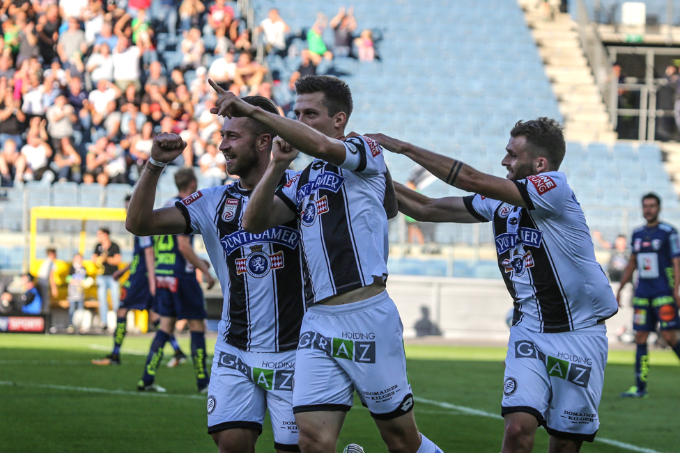 Sturm Graz - Wolfsberg
Oesterreichische Fussball Bundesliga, 4. Runde, SK Sturm Graz - Wolfsberger AC, Stadion Liebenau Graz, 12.08.2017. 

Foto zeigt Peter Zulj (Sturm), Deni Alar (Sturm) und Philipp Huspek (Sturm)
Schlüsselwörter: torjubel