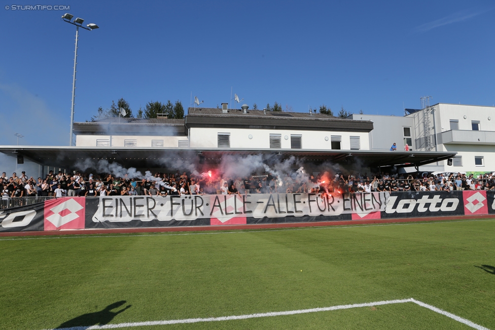 Vorberichte Rapid Wien - Sturm Graz
Oesterreichische Fussball Bundesliga, 5. Runde, Vorberichte SK Rapid Wien - SK Sturm Graz, Trainingszentrum Messendorf Graz, 18.08.2017. 

Foto zeigt Fans von Sturm mit einem Spruchband
Schlüsselwörter: pyrotechnik