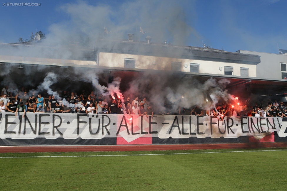 Vorberichte Rapid Wien - Sturm Graz
Oesterreichische Fussball Bundesliga, 5. Runde, Vorberichte SK Rapid Wien - SK Sturm Graz, Trainingszentrum Messendorf Graz, 18.08.2017. 

Foto zeigt Fans von Sturm mit einem Spruchband
Schlüsselwörter: pyrotechnik