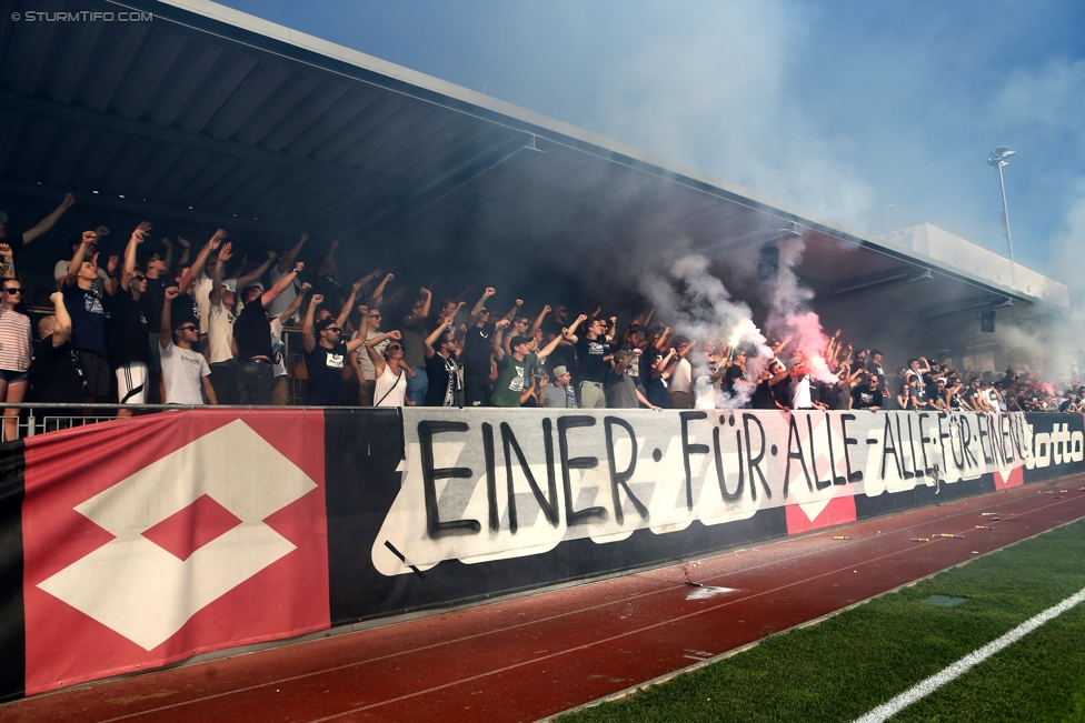 Vorberichte Rapid Wien - Sturm Graz
Oesterreichische Fussball Bundesliga, 5. Runde, Vorberichte SK Rapid Wien - SK Sturm Graz, Trainingszentrum Messendorf Graz, 18.08.2017. 

Foto zeigt Fans von Sturm mit einem Spruchband
Schlüsselwörter: pyrotechnik