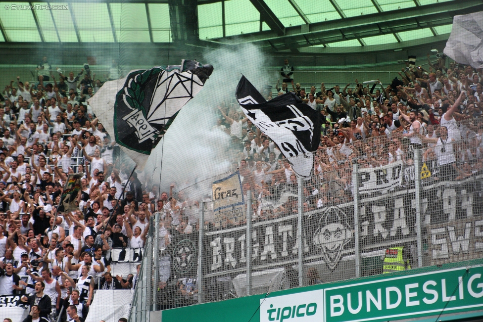 Rapid Wien - Sturm Graz
Oesterreichische Fussball Bundesliga, 5. Runde, SK Rapid Wien - SK Sturm Graz, Weststadion Wien, 19.08.2017. 

Foto zeigt Fans von Sturm
Schlüsselwörter: pyrotechnik