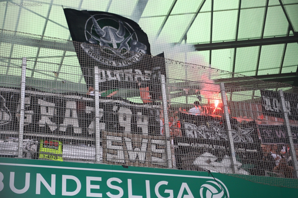 Rapid Wien - Sturm Graz
Oesterreichische Fussball Bundesliga, 5. Runde, SK Rapid Wien - SK Sturm Graz, Weststadion Wien, 19.08.2017. 

Foto zeigt Fans von Sturm
Schlüsselwörter: pyrotechnik