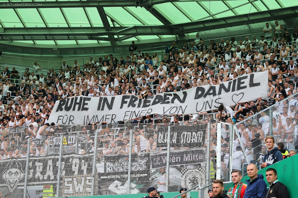 Rapid Wien - Sturm Graz
Oesterreichische Fussball Bundesliga, 5. Runde, SK Rapid Wien - SK Sturm Graz, Weststadion Wien, 19.08.2017. 

Foto zeigt Fans von Sturm mit einem Spruchband
