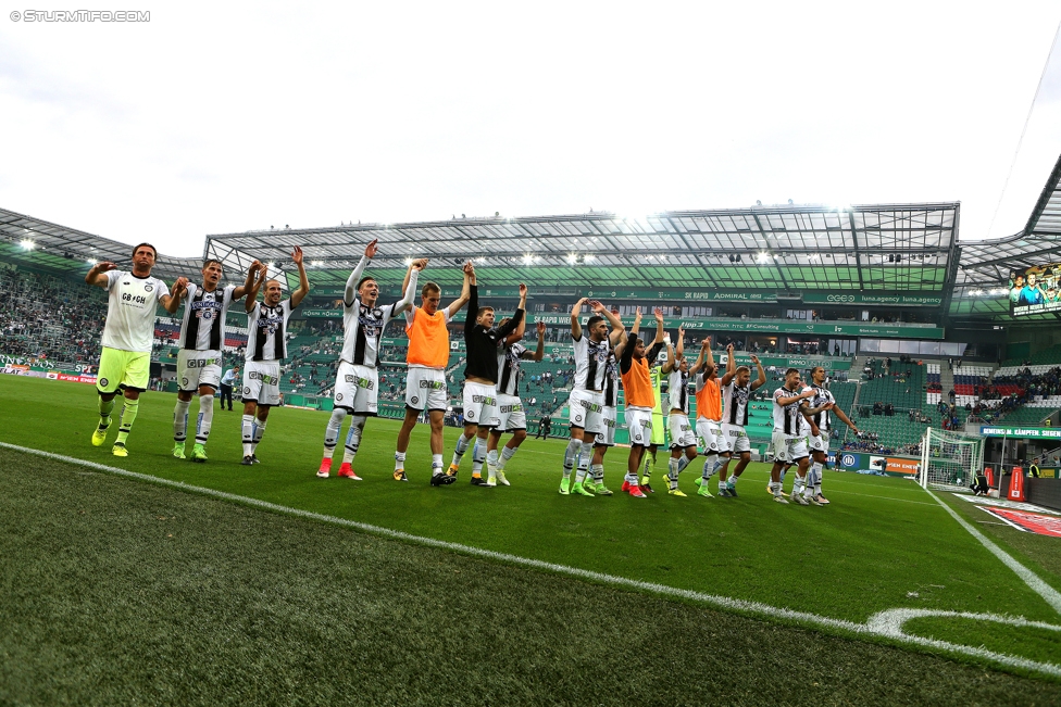 Rapid Wien - Sturm Graz
Oesterreichische Fussball Bundesliga, 5. Runde, SK Rapid Wien - SK Sturm Graz, Weststadion Wien, 19.08.2017. 

Foto zeigt die Mannschaft von Sturm
Schlüsselwörter: jubel