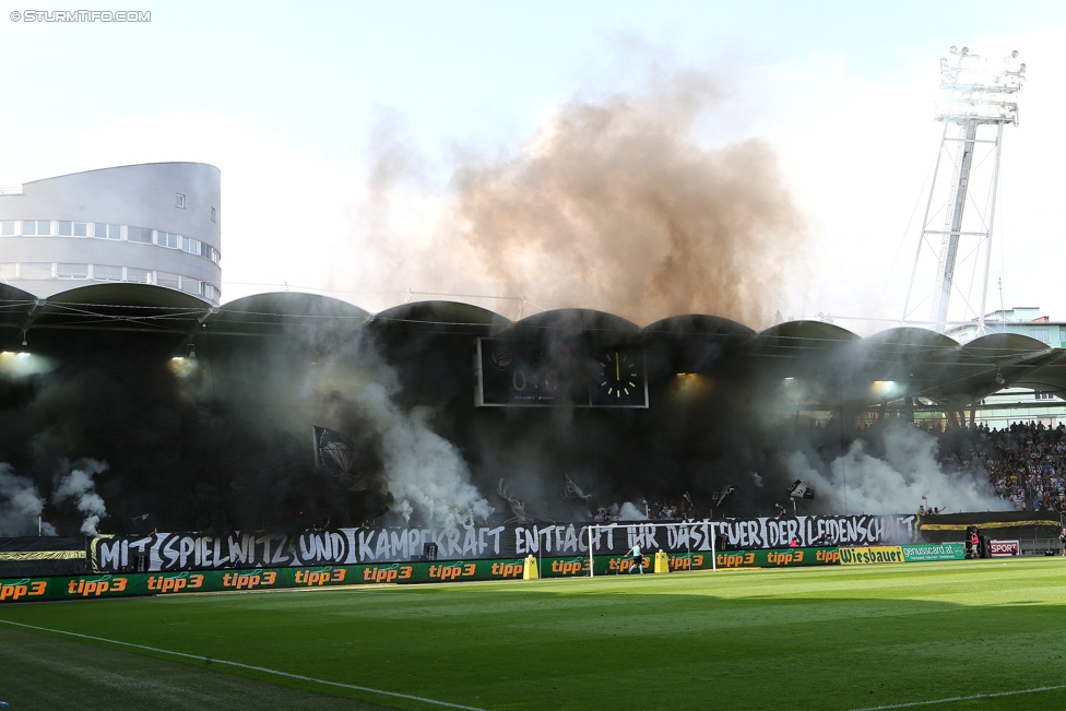 Sturm Graz - Salzburg
Oesterreichische Fussball Bundesliga, 6. Runde, SK Sturm Graz - FC RB Salzburg, Stadion Liebenau Graz, 27.08.2017. 

Foto zeigt Fans von Sturm mit einer Choreografie
Schlüsselwörter: pyrotechnik