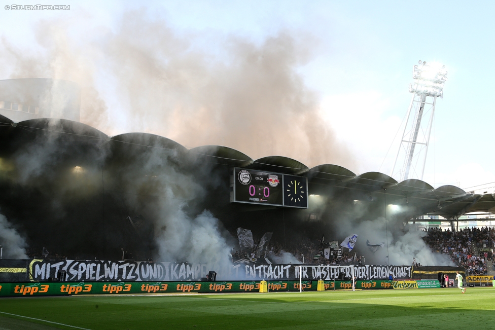 Sturm Graz - Salzburg
Oesterreichische Fussball Bundesliga, 6. Runde, SK Sturm Graz - FC RB Salzburg, Stadion Liebenau Graz, 27.08.2017. 

Foto zeigt Fans von Sturm mit einer Choreografie
Schlüsselwörter: pyrotechnik