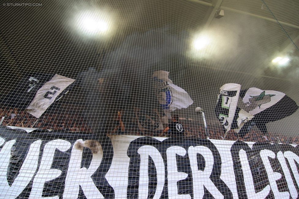 Sturm Graz - Salzburg
Oesterreichische Fussball Bundesliga, 6. Runde, SK Sturm Graz - FC RB Salzburg, Stadion Liebenau Graz, 27.08.2017. 

Foto zeigt Fans von Sturm mit einer Choreografie
Schlüsselwörter: pyrotechnik