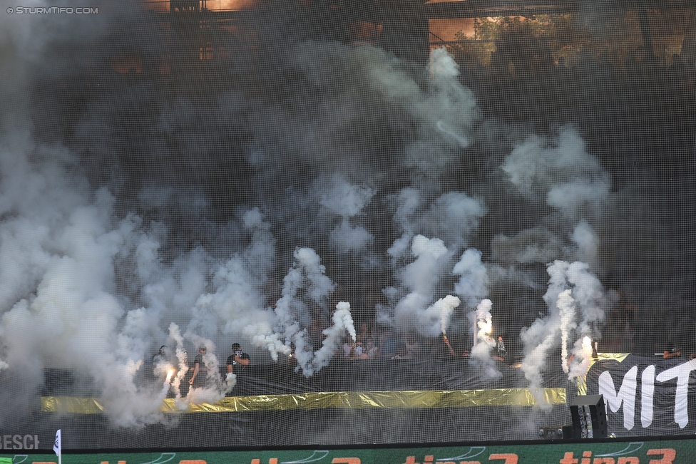 Sturm Graz - Salzburg
Oesterreichische Fussball Bundesliga, 6. Runde, SK Sturm Graz - FC RB Salzburg, Stadion Liebenau Graz, 27.08.2017. 

Foto zeigt Fans von Sturm mit einer Choreografie
Schlüsselwörter: pyrotechnik