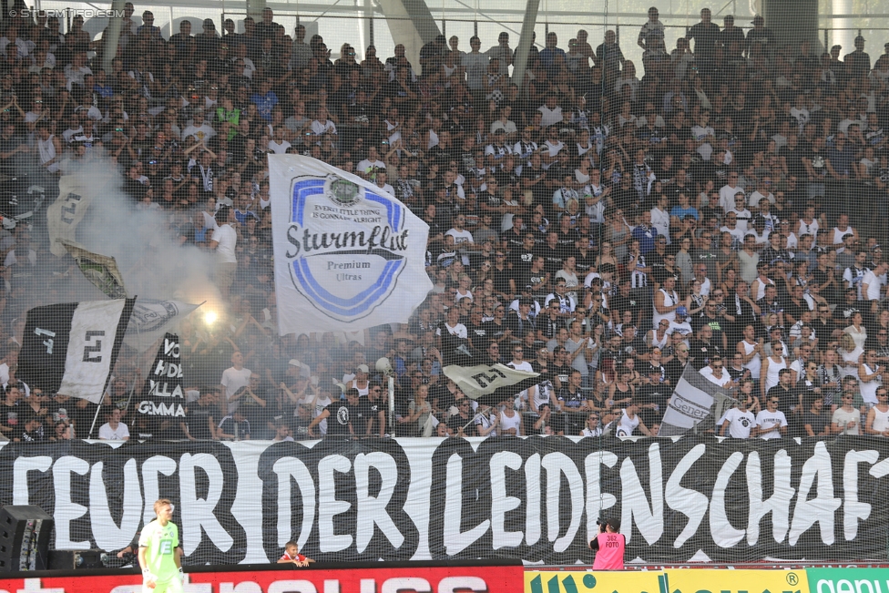 Sturm Graz - Salzburg
Oesterreichische Fussball Bundesliga, 6. Runde, SK Sturm Graz - FC RB Salzburg, Stadion Liebenau Graz, 27.08.2017. 

Foto zeigt Fans von Sturm
Schlüsselwörter: pyrotechnik