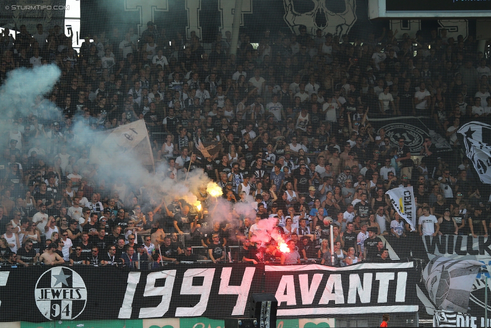 Sturm Graz - Salzburg
Oesterreichische Fussball Bundesliga, 6. Runde, SK Sturm Graz - FC RB Salzburg, Stadion Liebenau Graz, 27.08.2017. 

Foto zeigt Fans von Sturm
Schlüsselwörter: pyrotechnik