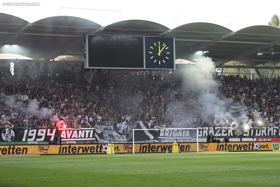 Sturm Graz - Salzburg
Oesterreichische Fussball Bundesliga, 6. Runde, SK Sturm Graz - FC RB Salzburg, Stadion Liebenau Graz, 27.08.2017. 

Foto zeigt Fans von Sturm
Schlüsselwörter: pyrotechnik