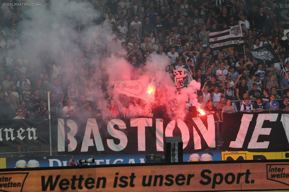 Sturm Graz - Salzburg
Oesterreichische Fussball Bundesliga, 6. Runde, SK Sturm Graz - FC RB Salzburg, Stadion Liebenau Graz, 27.08.2017. 

Foto zeigt Fans von Sturm
Schlüsselwörter: pyrotechnik