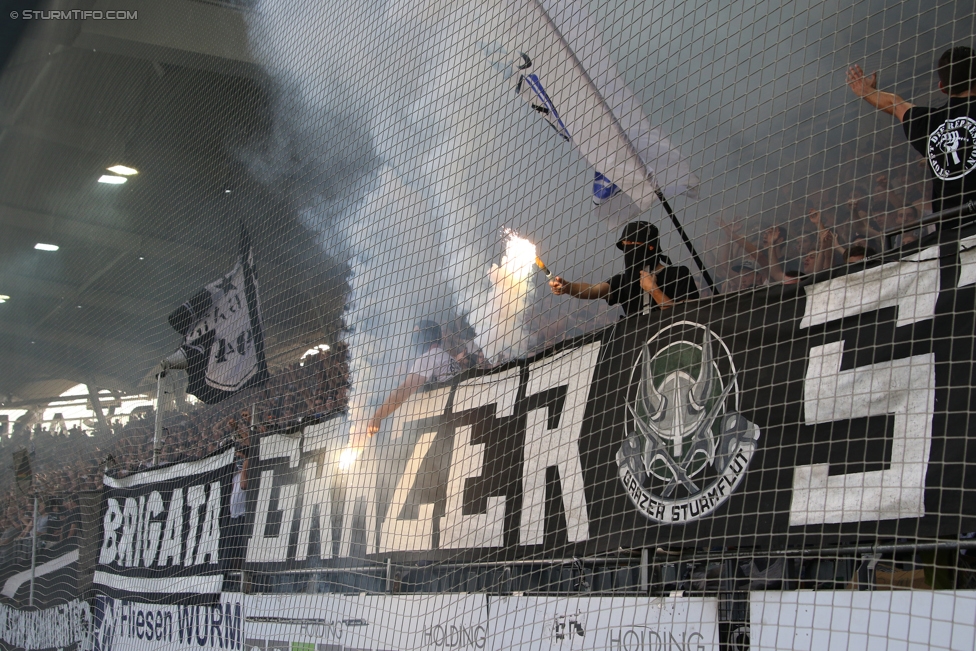 Sturm Graz - Salzburg
Oesterreichische Fussball Bundesliga, 6. Runde, SK Sturm Graz - FC RB Salzburg, Stadion Liebenau Graz, 27.08.2017. 

Foto zeigt Fans von Sturm
Schlüsselwörter: pyrotechnik