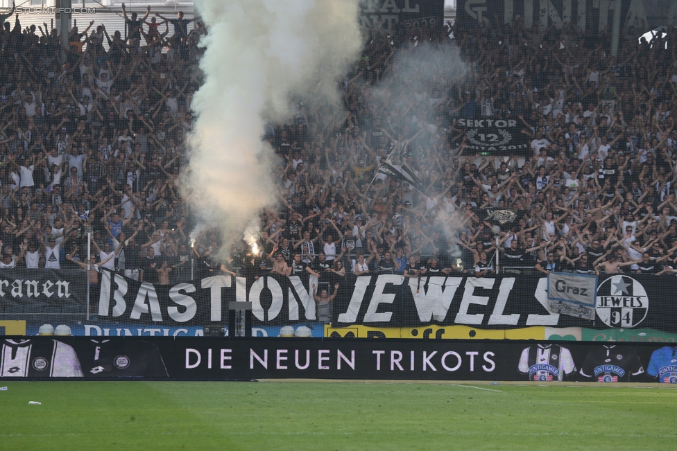 Sturm Graz - Salzburg
Oesterreichische Fussball Bundesliga, 6. Runde, SK Sturm Graz - FC RB Salzburg, Stadion Liebenau Graz, 27.08.2017. 

Foto zeigt Fans von Sturm
Schlüsselwörter: pyrotechnik