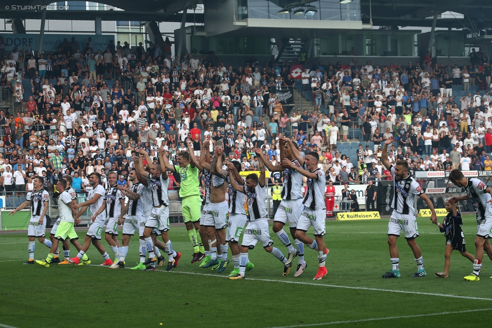 Sturm Graz - Salzburg
Oesterreichische Fussball Bundesliga, 6. Runde, SK Sturm Graz - FC RB Salzburg, Stadion Liebenau Graz, 27.08.2017. 

Foto zeigt die Mannschaft von Sturm und Fans von Sturm
Schlüsselwörter: jubel