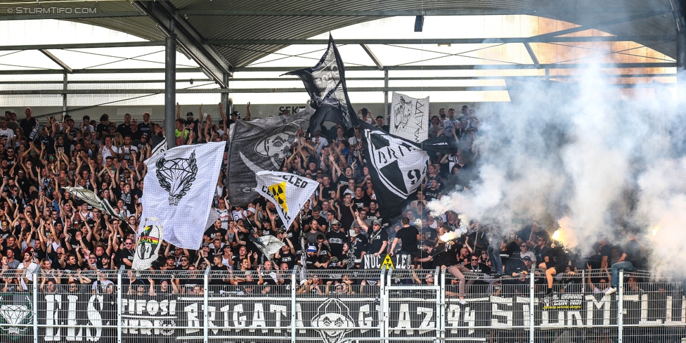 LASK - Sturm Graz
Oesterreichische Fussball Bundesliga, 7. Runde, Linzer ASK - SK Sturm Graz, Waldstadion Pasching, 09.09.2017. 

Foto zeigt Fans von Sturm
Schlüsselwörter: pyrotechnik