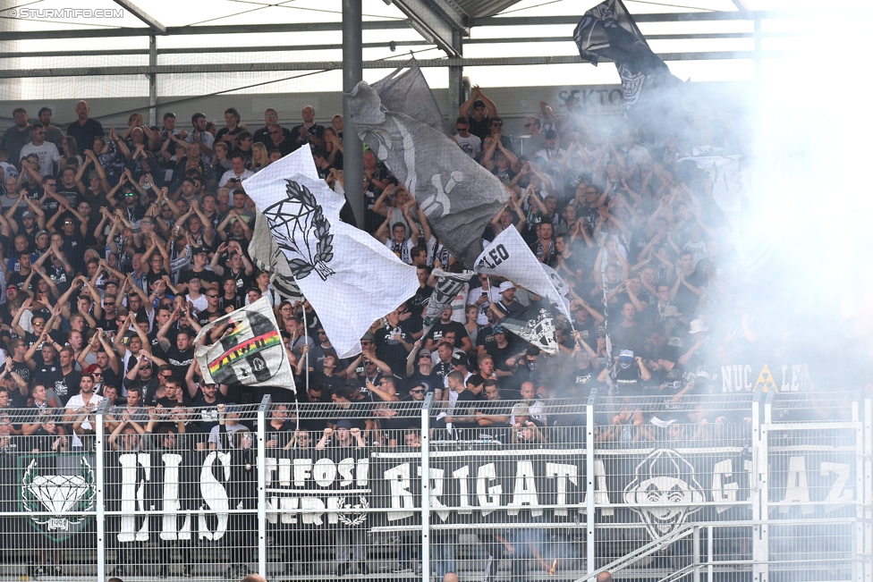 LASK - Sturm Graz
Oesterreichische Fussball Bundesliga, 7. Runde, Linzer ASK - SK Sturm Graz, Waldstadion Pasching, 09.09.2017. 

Foto zeigt Fans von Sturm
Schlüsselwörter: pyrotechnik