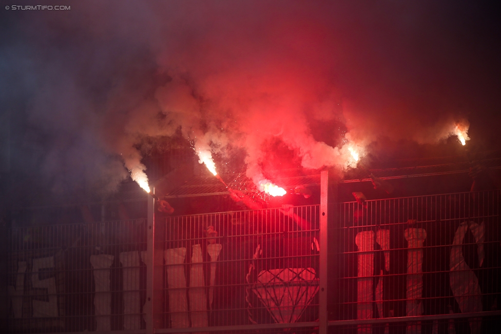 LASK - Sturm Graz
Oesterreichische Fussball Bundesliga, 7. Runde, Linzer ASK - SK Sturm Graz, Waldstadion Pasching, 09.09.2017. 

Foto zeigt Fans von Sturm
Schlüsselwörter: pyrotechnik