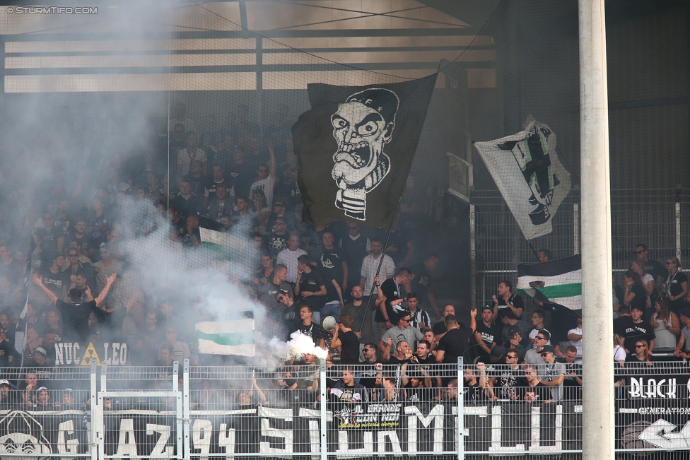 LASK - Sturm Graz
Oesterreichische Fussball Bundesliga, 7. Runde, Linzer ASK - SK Sturm Graz, Waldstadion Pasching, 09.09.2017. 

Foto zeigt Fans von Sturm
Schlüsselwörter: pyrotechnik