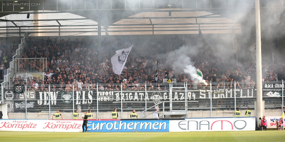 LASK - Sturm Graz
Oesterreichische Fussball Bundesliga, 7. Runde, Linzer ASK - SK Sturm Graz, Waldstadion Pasching, 09.09.2017. 

Foto zeigt Fans von Sturm
Schlüsselwörter: pyrotechnik