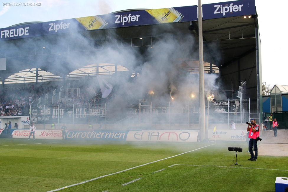 LASK - Sturm Graz
Oesterreichische Fussball Bundesliga, 7. Runde, Linzer ASK - SK Sturm Graz, Waldstadion Pasching, 09.09.2017. 

Foto zeigt Fans von Sturm
Schlüsselwörter: pyrotechnik