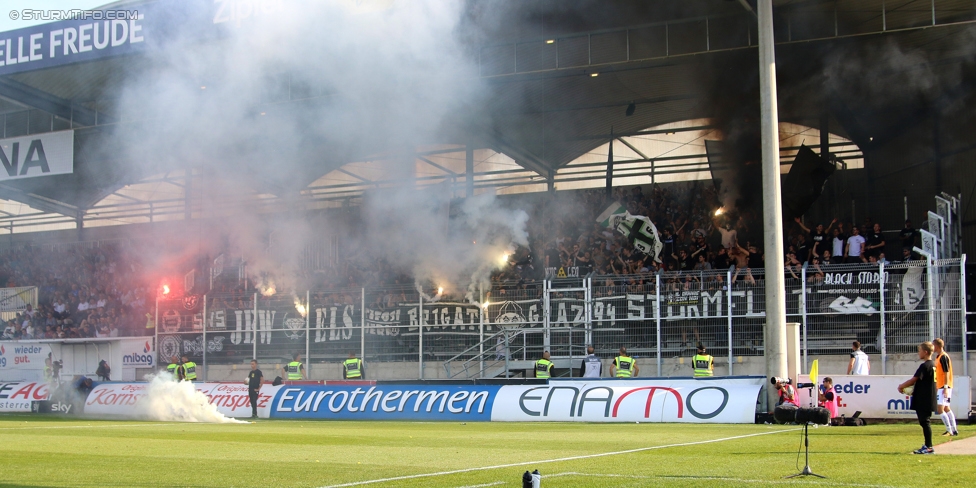 LASK - Sturm Graz
Oesterreichische Fussball Bundesliga, 7. Runde, Linzer ASK - SK Sturm Graz, Waldstadion Pasching, 09.09.2017. 

Foto zeigt Fans von Sturm
Schlüsselwörter: pyrotechnik