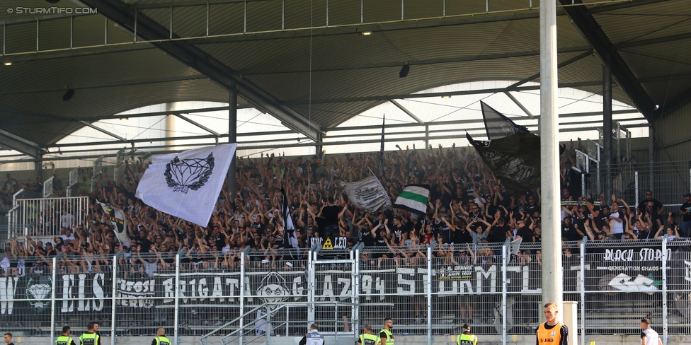 LASK - Sturm Graz
Oesterreichische Fussball Bundesliga, 7. Runde, Linzer ASK - SK Sturm Graz, Waldstadion Pasching, 09.09.2017. 

Foto zeigt Fans von Sturm
