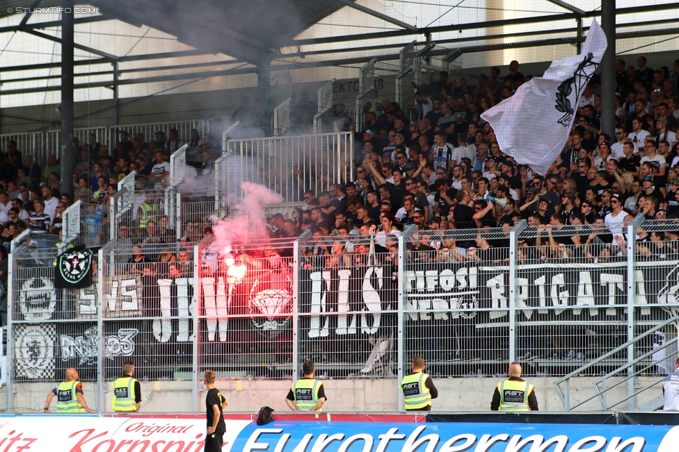 LASK - Sturm Graz
Oesterreichische Fussball Bundesliga, 7. Runde, Linzer ASK - SK Sturm Graz, Waldstadion Pasching, 09.09.2017. 

Foto zeigt Fans von Sturm
Schlüsselwörter: pyrotechnik