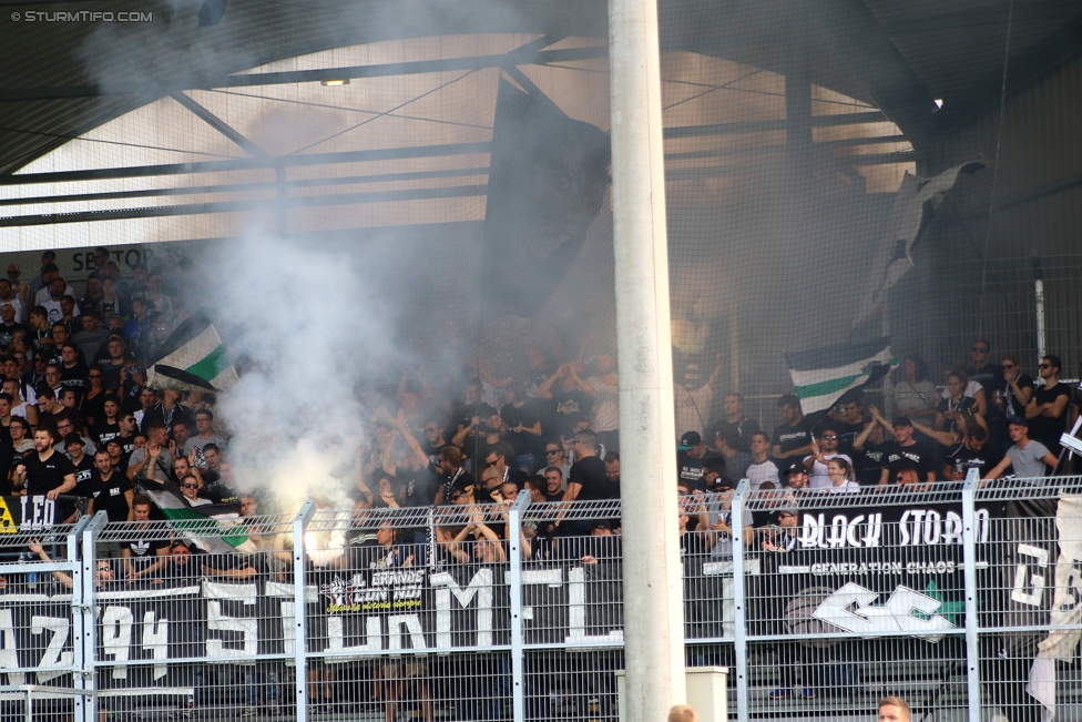 LASK - Sturm Graz
Oesterreichische Fussball Bundesliga, 7. Runde, Linzer ASK - SK Sturm Graz, Waldstadion Pasching, 09.09.2017. 

Foto zeigt Fans von Sturm
Schlüsselwörter: pyrotechnik