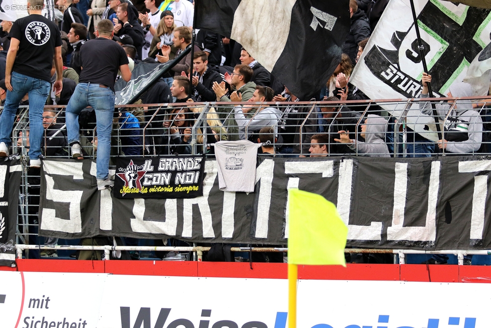 Admira Wacker - Sturm Graz
Oesterreichische Fussball Bundesliga, 8. Runde, FC Admira Wacker Moedling - SK Sturm Graz, Stadion Suedstadt Maria Enzersdorf, 16.09.2017. 

Foto zeigt Fans von Sturm
