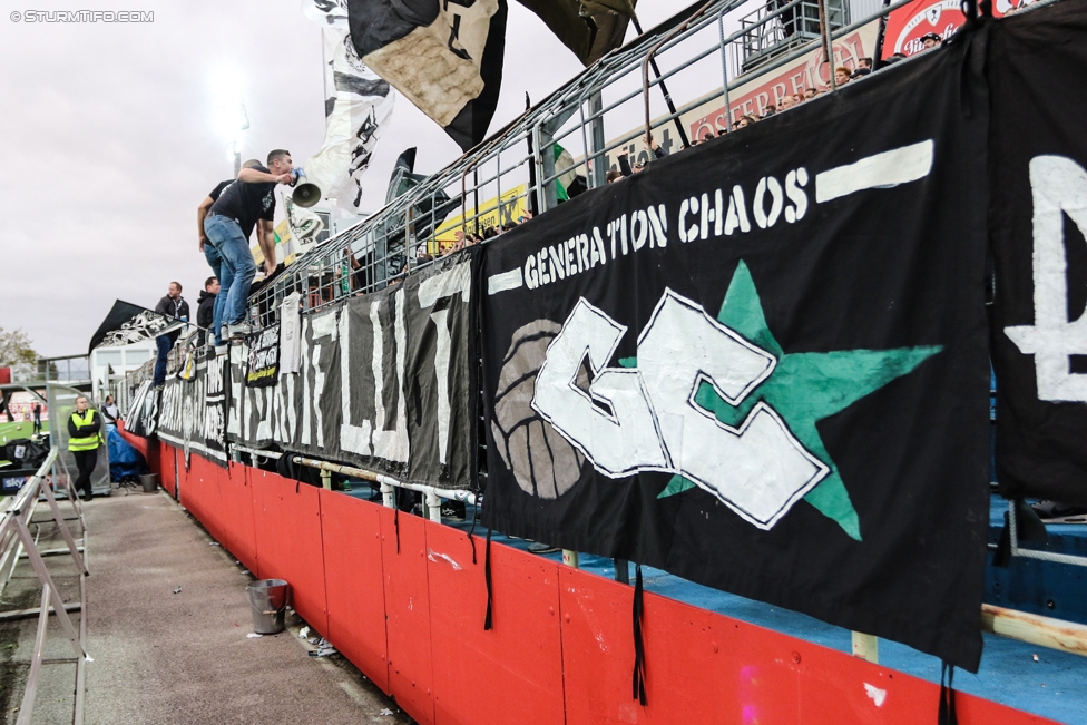 Admira Wacker - Sturm Graz
Oesterreichische Fussball Bundesliga, 8. Runde, FC Admira Wacker Moedling - SK Sturm Graz, Stadion Suedstadt Maria Enzersdorf, 16.09.2017. 

Foto zeigt Fans von Sturm
