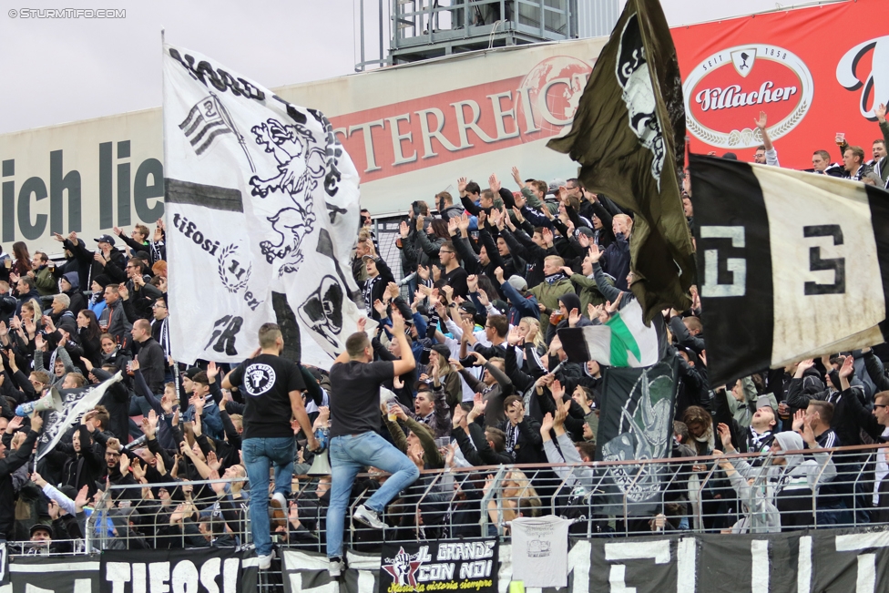 Admira Wacker - Sturm Graz
Oesterreichische Fussball Bundesliga, 8. Runde, FC Admira Wacker Moedling - SK Sturm Graz, Stadion Suedstadt Maria Enzersdorf, 16.09.2017. 

Foto zeigt Fans von Sturm
