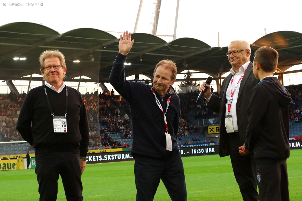 Sturm Graz - Altach
Oesterreichische Fussball Bundesliga, 9. Runde, SK Sturm Graz - SCR Altach, Stadion Liebenau Graz, 23.09.2017. 

Foto zeigt Herbert Troger (Vorstand Sturm), Kurt Stendal (ehem. Spieler Sturm) und Ludwig Krentl (Stadionsprecher Sturm)
