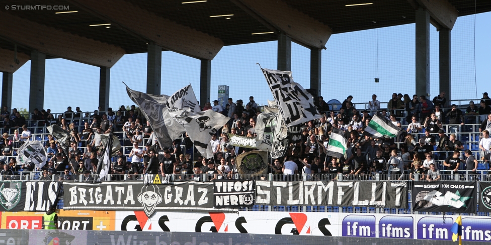 St. Poelten - Sturm Graz
Oesterreichische Fussball Bundesliga, 10. Runde, SKN St. Poelten - SK Sturm Graz, Arena St. Poelten, 30.09.2017. 

Foto zeigt Fans von Sturm
