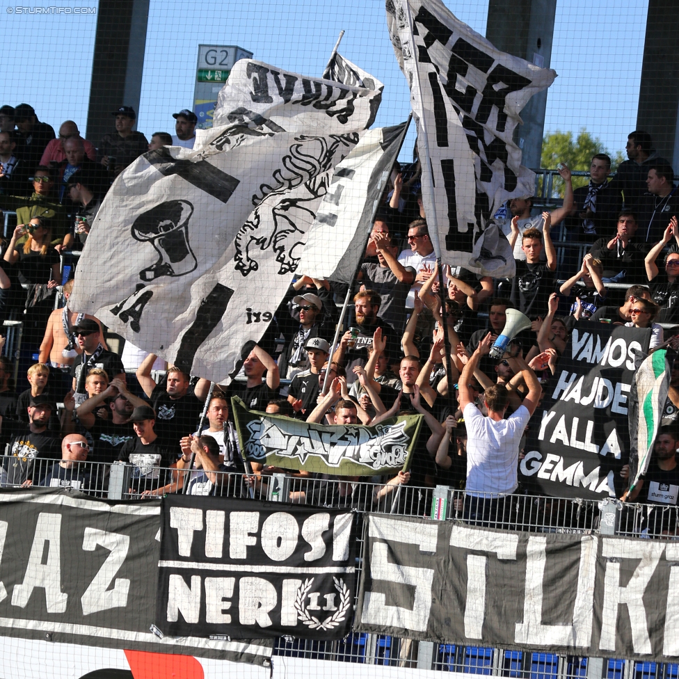 St. Poelten - Sturm Graz
Oesterreichische Fussball Bundesliga, 10. Runde, SKN St. Poelten - SK Sturm Graz, Arena St. Poelten, 30.09.2017. 

Foto zeigt Fans von Sturm
