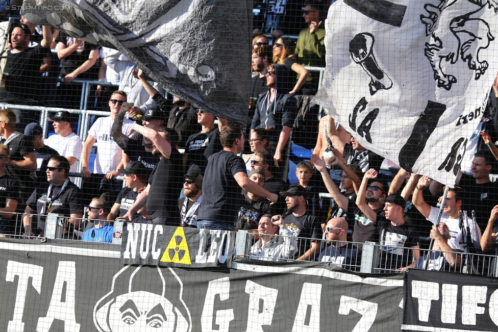 St. Poelten - Sturm Graz
Oesterreichische Fussball Bundesliga, 10. Runde, SKN St. Poelten - SK Sturm Graz, Arena St. Poelten, 30.09.2017. 

Foto zeigt Fans von Sturm
