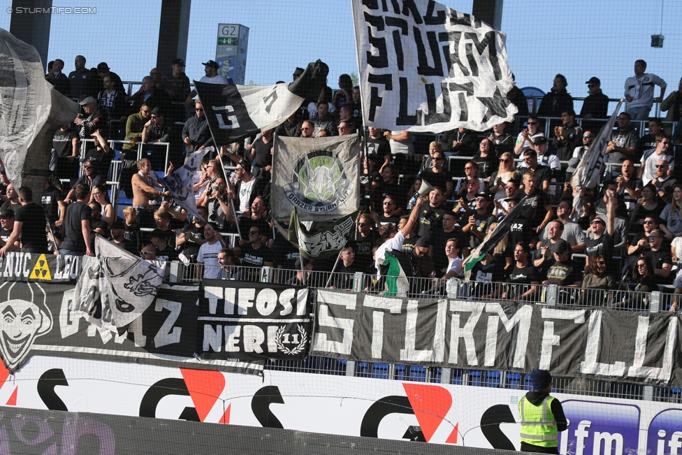 St. Poelten - Sturm Graz
Oesterreichische Fussball Bundesliga, 10. Runde, SKN St. Poelten - SK Sturm Graz, Arena St. Poelten, 30.09.2017. 

Foto zeigt Fans von Sturm
