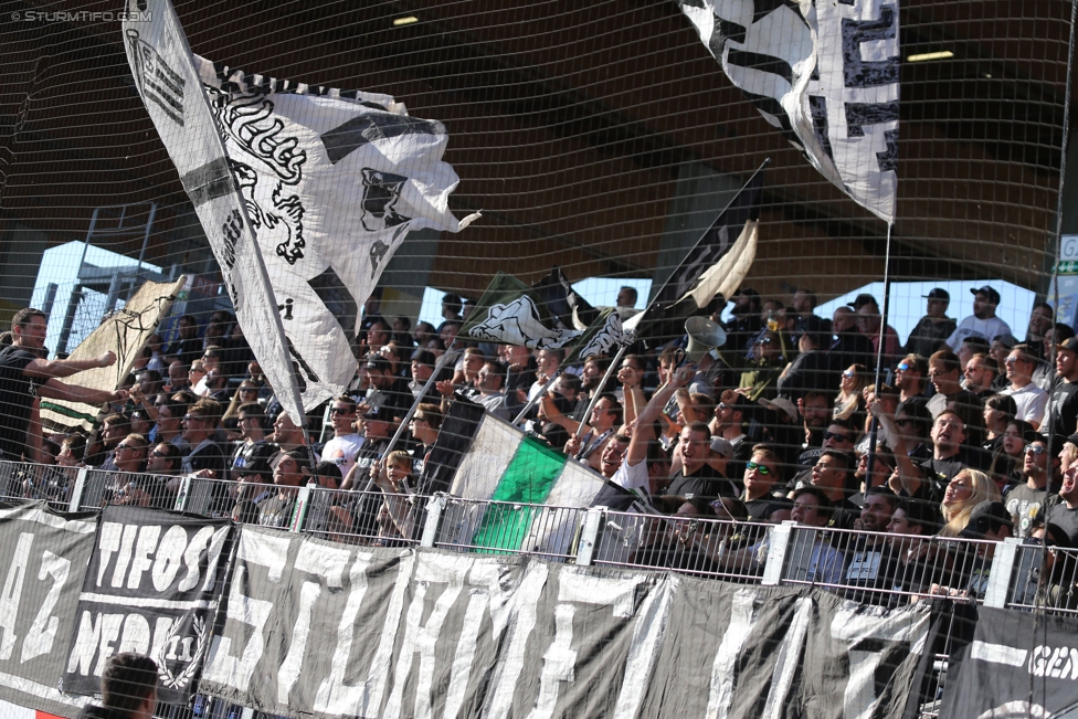 St. Poelten - Sturm Graz
Oesterreichische Fussball Bundesliga, 10. Runde, SKN St. Poelten - SK Sturm Graz, Arena St. Poelten, 30.09.2017. 

Foto zeigt Fans von Sturm
