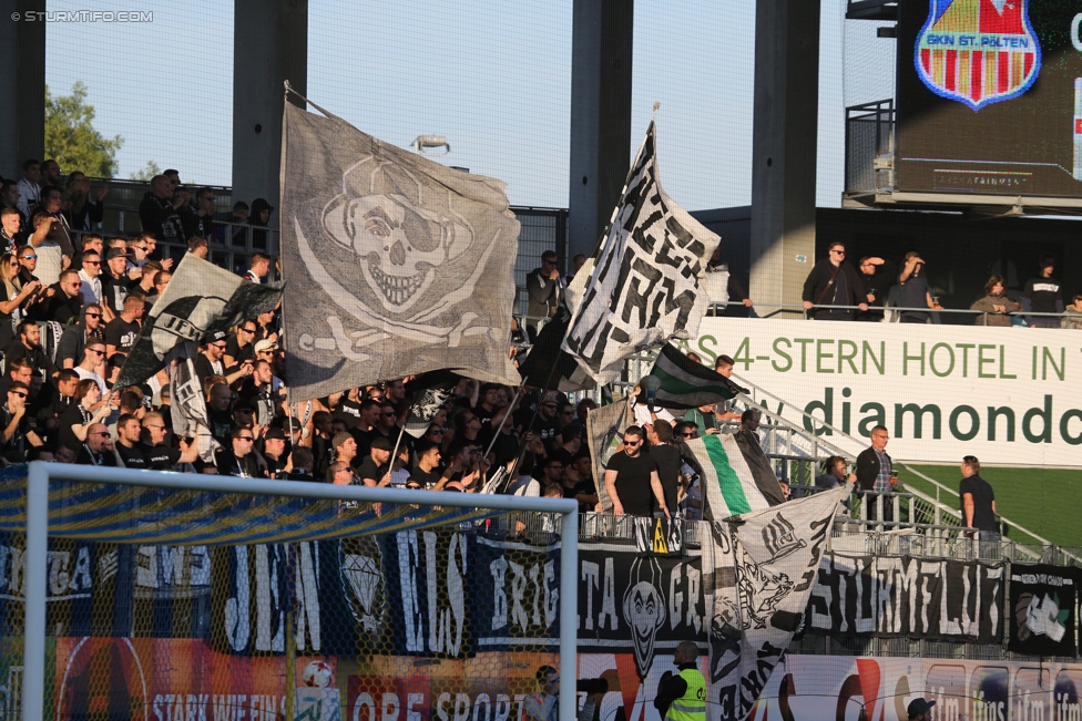 St. Poelten - Sturm Graz
Oesterreichische Fussball Bundesliga, 10. Runde, SKN St. Poelten - SK Sturm Graz, Arena St. Poelten, 30.09.2017. 

Foto zeigt Fans von Sturm
