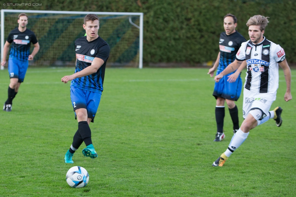 Ueberspitzen - Sturm Graz
Stammtischcup Finale,  The Ueberspitzen FC - SK Sturm Graz, Sportplatz Union Liebenau, 06.10.2017. 

Foto zeigt Philipp Kollmann (Ueberspitzen) und Philipp Zulechner (Sturm) 
