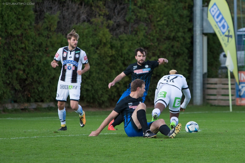 Ueberspitzen - Sturm Graz
Stammtischcup Finale,  The Ueberspitzen FC - SK Sturm Graz, Sportplatz Union Liebenau, 06.10.2017. 

Foto zeigt Philipp Zulechner (Sturm) und Emeka Friday Eze (Sturm)
