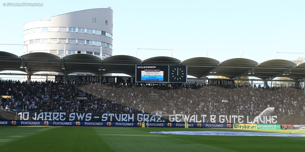 Sturm Graz - Austria Wien
Oesterreichische Fussball Bundesliga, 11. Runde, SK Sturm Graz - FK Austria Wien, Stadion Liebenau Graz, 15.10.2017. 

Foto zeigt Fans von Sturm mit einer Choreografie
Schlüsselwörter: pyrotechnik