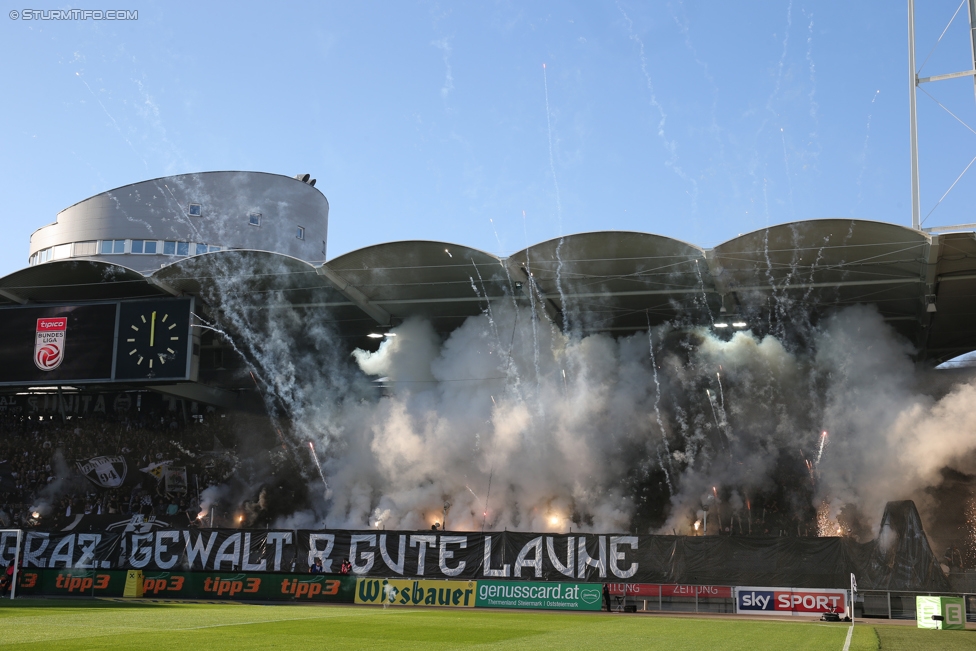 Sturm Graz - Austria Wien
Oesterreichische Fussball Bundesliga, 11. Runde, SK Sturm Graz - FK Austria Wien, Stadion Liebenau Graz, 15.10.2017. 

Foto zeigt Fans von Sturm mit einer Choreografie
Schlüsselwörter: pyrotechnik