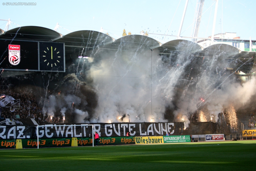 Sturm Graz - Austria Wien
Oesterreichische Fussball Bundesliga, 11. Runde, SK Sturm Graz - FK Austria Wien, Stadion Liebenau Graz, 15.10.2017. 

Foto zeigt Fans von Sturm mit einer Choreografie
Schlüsselwörter: pyrotechnik