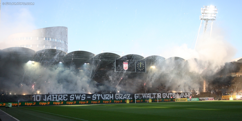 Sturm Graz - Austria Wien
Oesterreichische Fussball Bundesliga, 11. Runde, SK Sturm Graz - FK Austria Wien, Stadion Liebenau Graz, 15.10.2017. 

Foto zeigt Fans von Sturm mit einer Choreografie
Schlüsselwörter: pyrotechnik