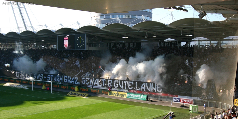 Sturm Graz - Austria Wien
Oesterreichische Fussball Bundesliga, 11. Runde, SK Sturm Graz - FK Austria Wien, Stadion Liebenau Graz, 15.10.2017. 

Foto zeigt Fans von Sturm mit einer Choreografie
Schlüsselwörter: pyrotechnik